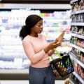 Você lê o rótulo? 5 segredos “escondidos” nos produtos que afetam seu intestino