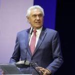 ‘Inaceitável’: a crítica de Caiado a Flávio Bolsonaro por sugerir aos EUA adiamento do tarifaço