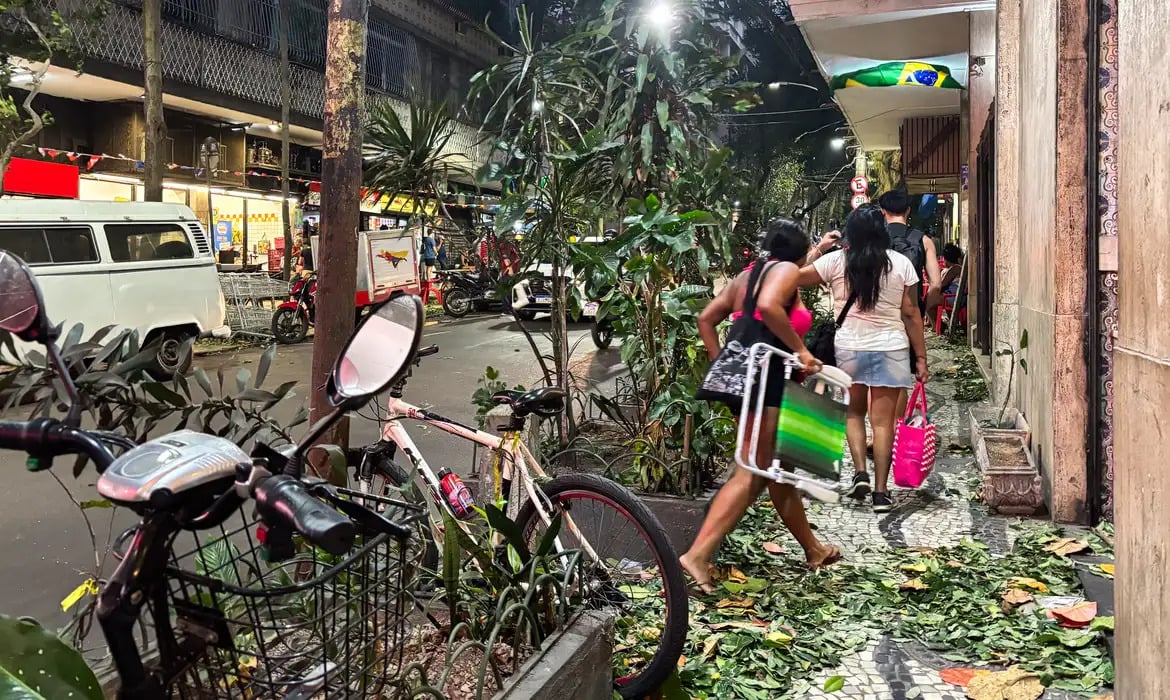 Fortes ventos provocam 5 mortes em São Paulo e Rio de Janeiro