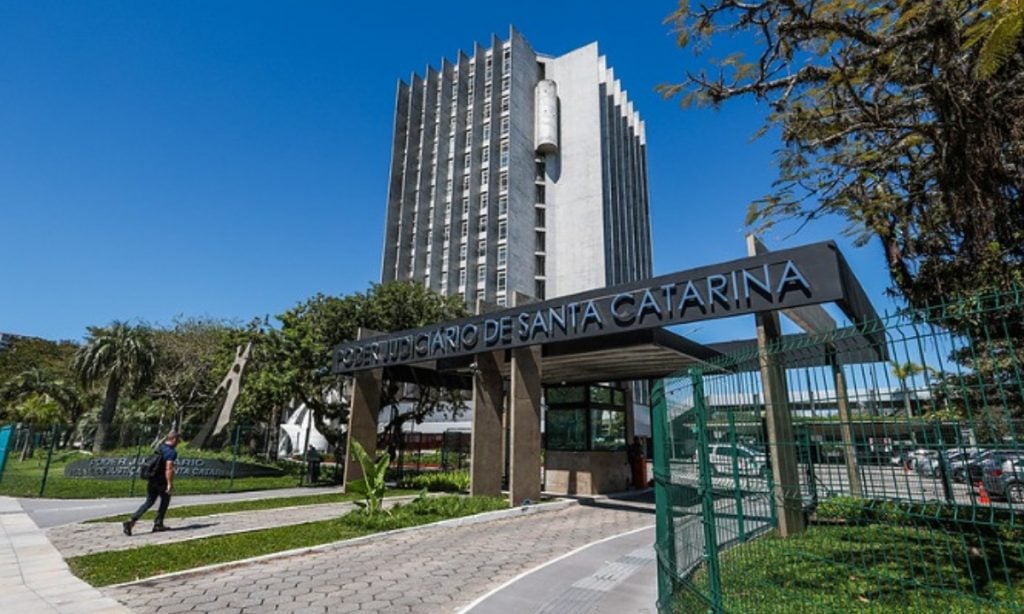Justiça de Santa Catarina manda mulher apagar fotos de ex das redes sociais