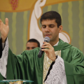 Padre paulista que integrava dissidência contrária ao Papa Leão XIV é excomungado