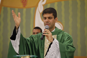 Padre Rodrigo de Oliveira Silva foi excomungado da Igreja Católica. (Foto: Divulgação / Diocese de Jundiaí)
