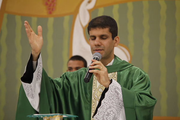 Padre Rodrigo de Oliveira Silva foi excomungado da Igreja Católica. (Foto: Divulgação / Diocese de Jundiaí)