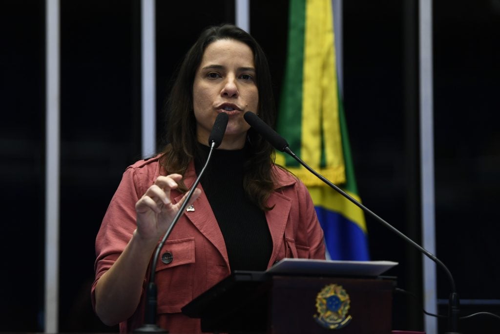 Raquel Lyra pede respeito e aciona polícia após cartaz citar morte do marido
