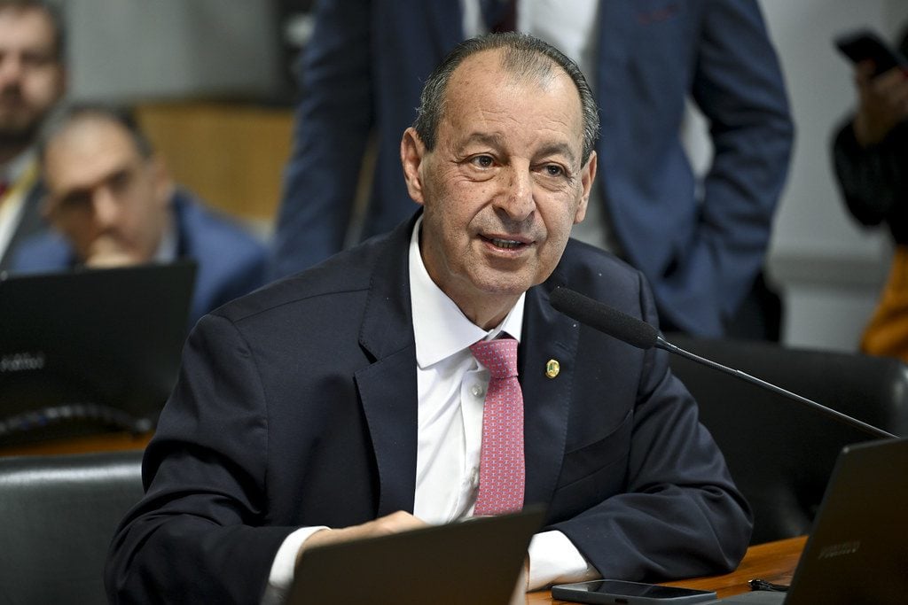 Omar Aziz será o relator do fim da 6×1 na CCJ do Senado