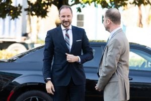 Quem é Haakon 8º, o novo rei da Noruega
