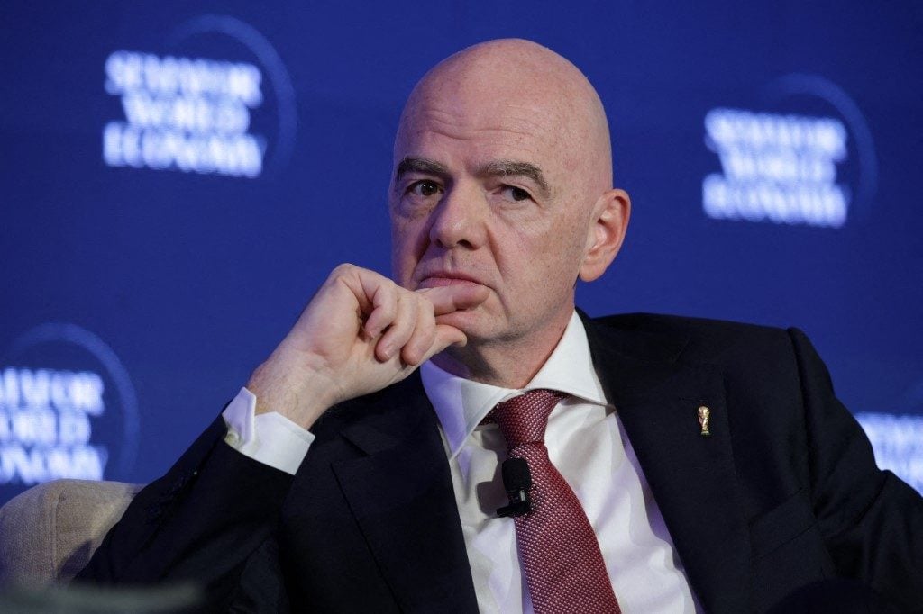 Gianni Infantino vai do céu ao inferno em apenas duas semanas
