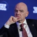 Gianni Infantino vai do céu ao inferno em apenas duas semanas
