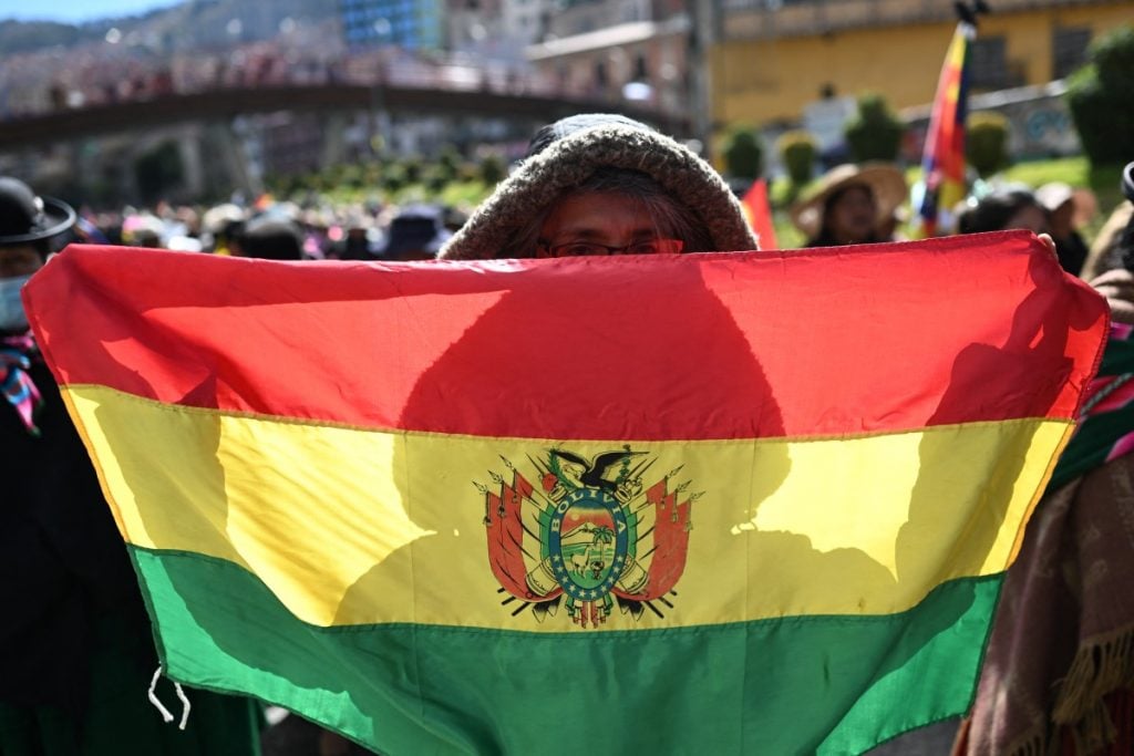 Perdão de dívida da Bolívia com o Brasil avança no Senado