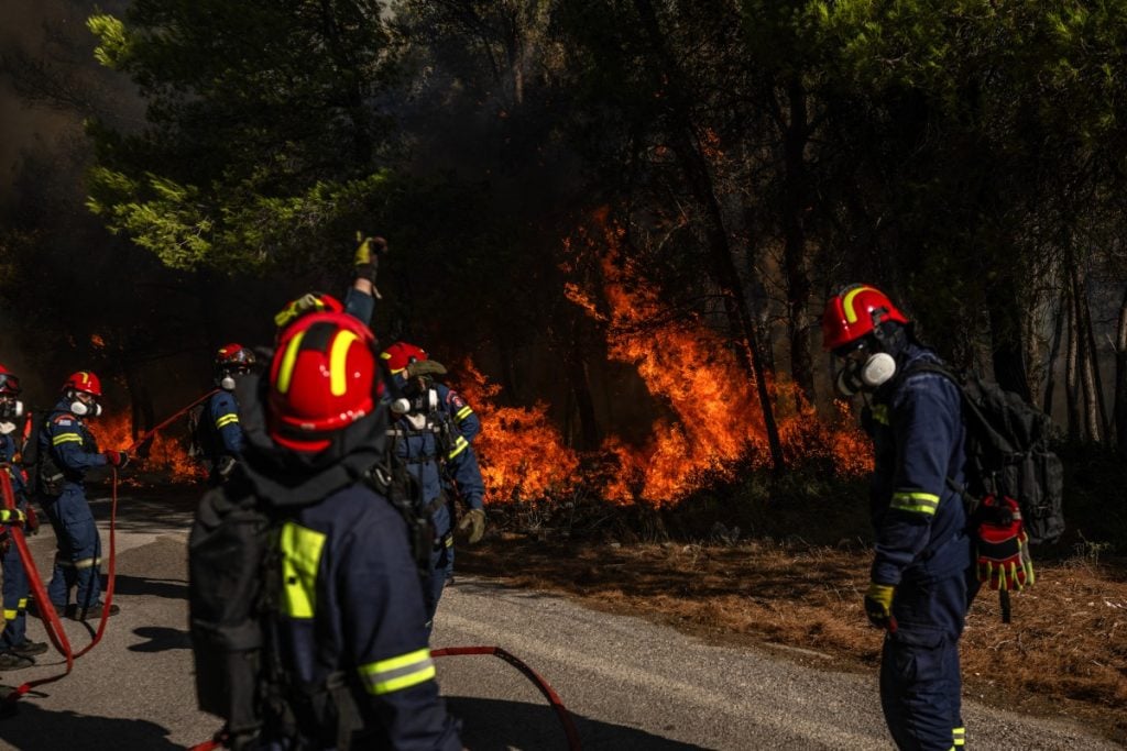 Incêndios chegam à Grécia, e Hungria sofre com seca