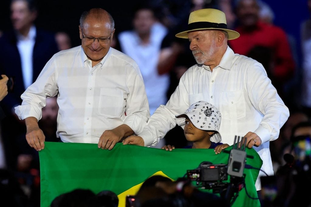 Com foco em ‘soberania’, programa de Lula cita fim da 6×1, manutenção do arcabouço e combate a ‘distorções’ nas emendas