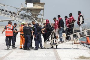 Mais de 170 migrantes são resgatados ao tentar cruzar o Canal da Mancha