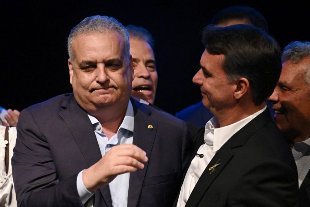 Vice de Flávio Bolsonaro é investigado por estupro de vulnerável no STF