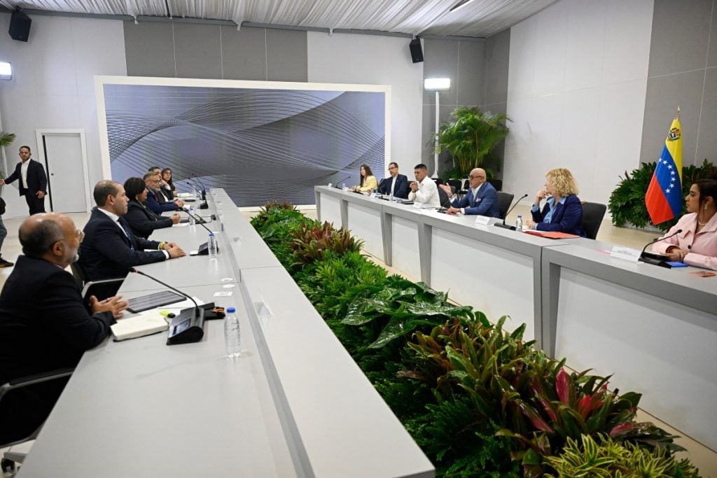 Governo e oposição da Venezuela se reúnem sob o olhar dos EUA