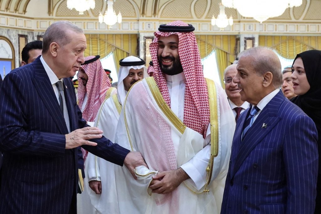 Arábia Saudita, Turquia e Paquistão firmam pacto de defesa