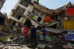 Colômbia confirma 132 mortes por terremoto; buscas por sobreviventes prosseguem
