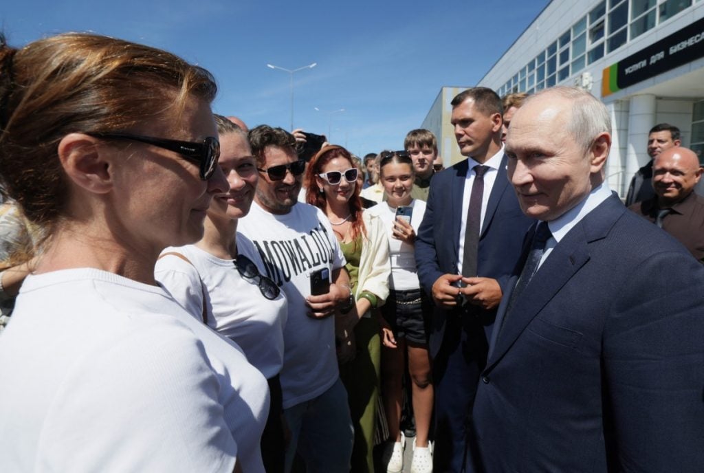 Putin visita ilhas disputadas por Rússia e Japão pela primeira vez; Tóquio protesta