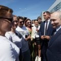 Putin visita ilhas disputadas por Rússia e Japão pela primeira vez; Tóquio protesta