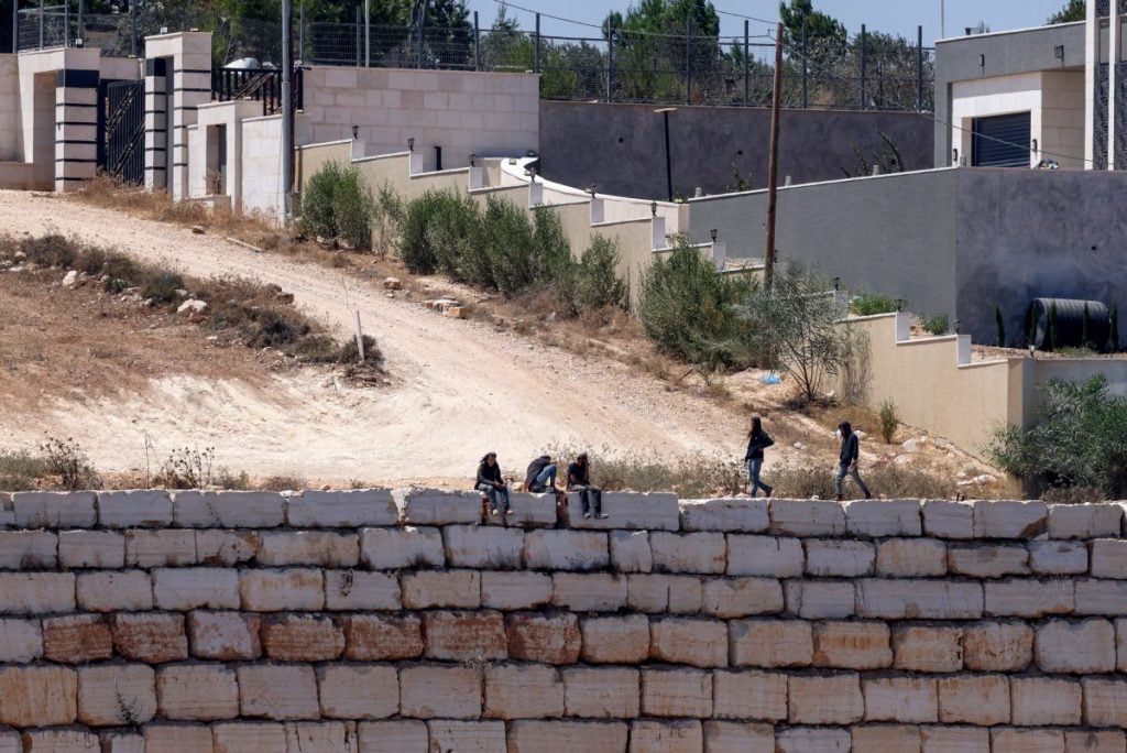 Embaixador dos EUA em Israel denuncia cerco de colonos a famílias palestinas na Cisjordânia