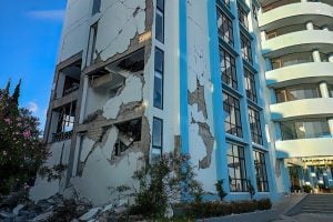 Terremoto de magnitude 7,7 atinge Indonésia; autoridades pedem evacuações