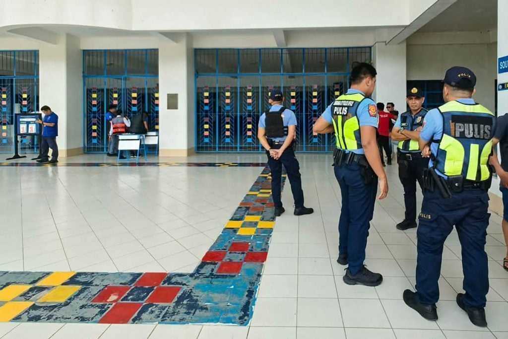 Estudantes morrem em tiroteio transmitido ao vivo em escola nas Filipinas
