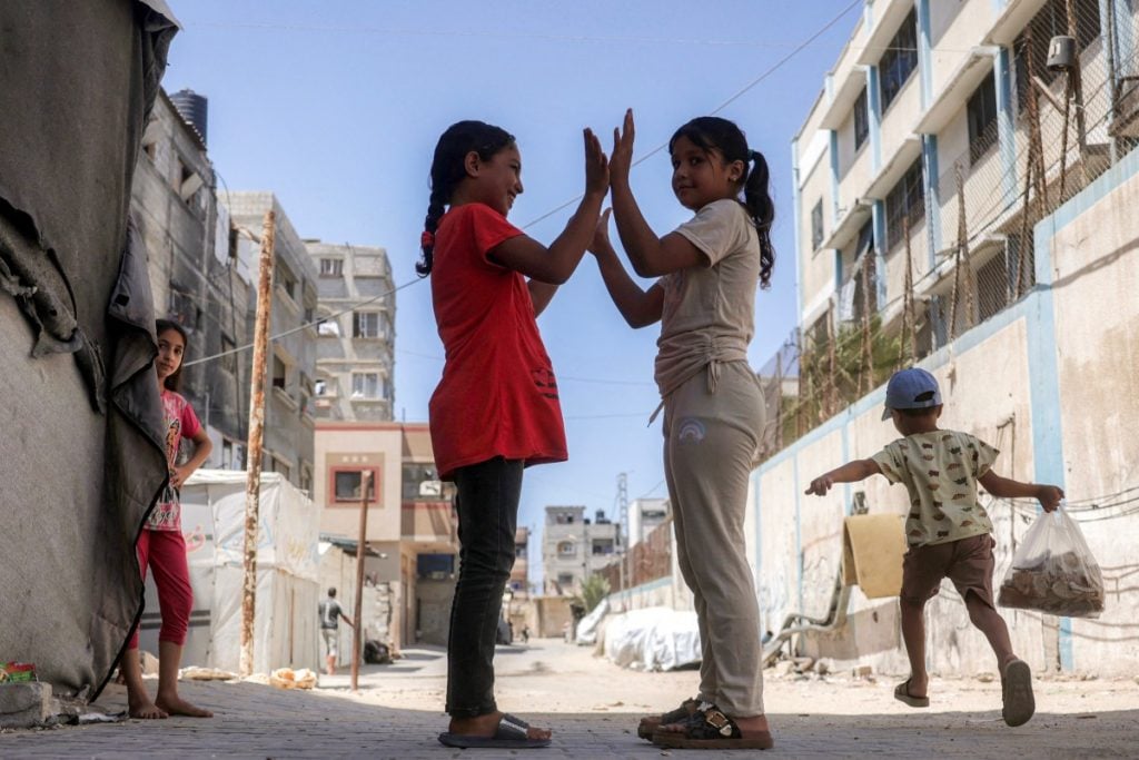 Crianças abrem mão de suas pipas em Gaza diante de ameaças israelenses