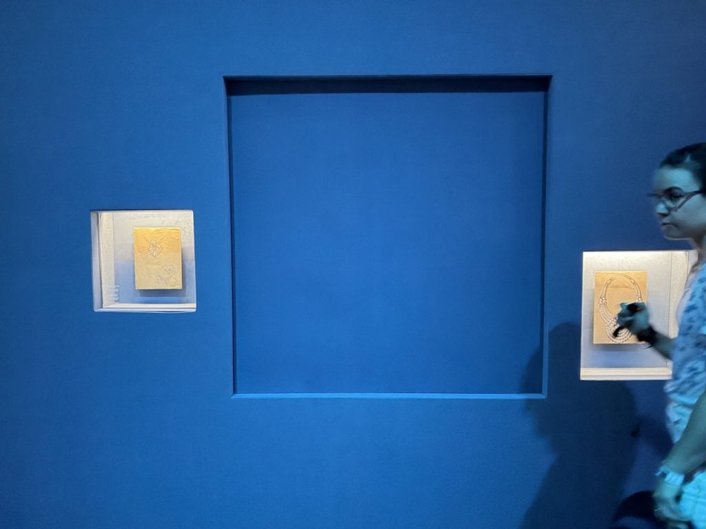Colar de diamantes com mais de 200 quilates é roubado em plena luz do dia em museu de Viena