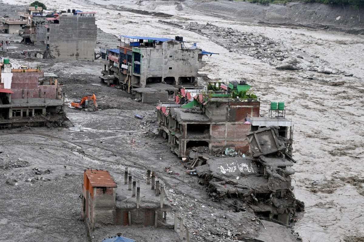 Avalanche no Himalaia deixa mais de 900 mortos no Nepal e na China