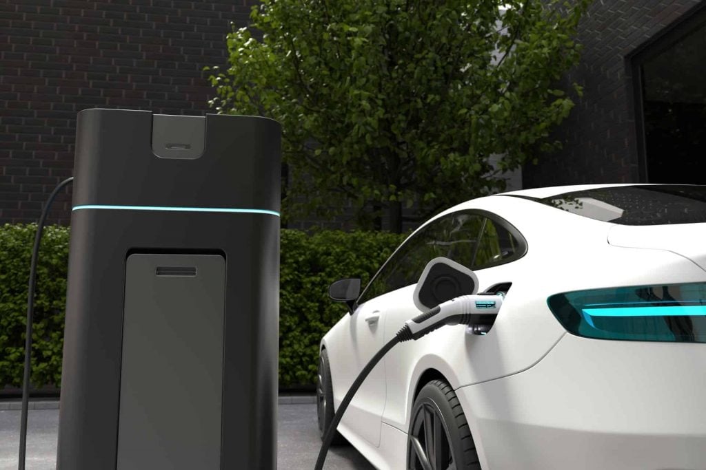 Como carregar carro elétrico em casa gastando menos: wallbox ou portátil?