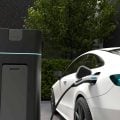 Como carregar carro elétrico em casa gastando menos: wallbox ou portátil?