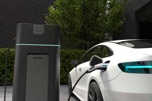 Como carregar carro elétrico em casa gastando menos: wallbox ou portátil?