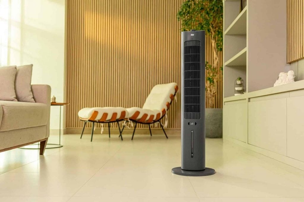 Melhor ventilador de torre ou climatizador? Veja qual faz mais sentido para a sua casa