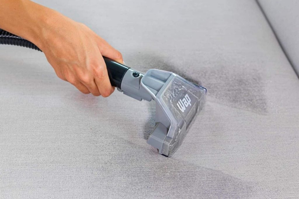 Qual a melhor extratora para a sua casa? Diferenças entre modelo de chão e portátil