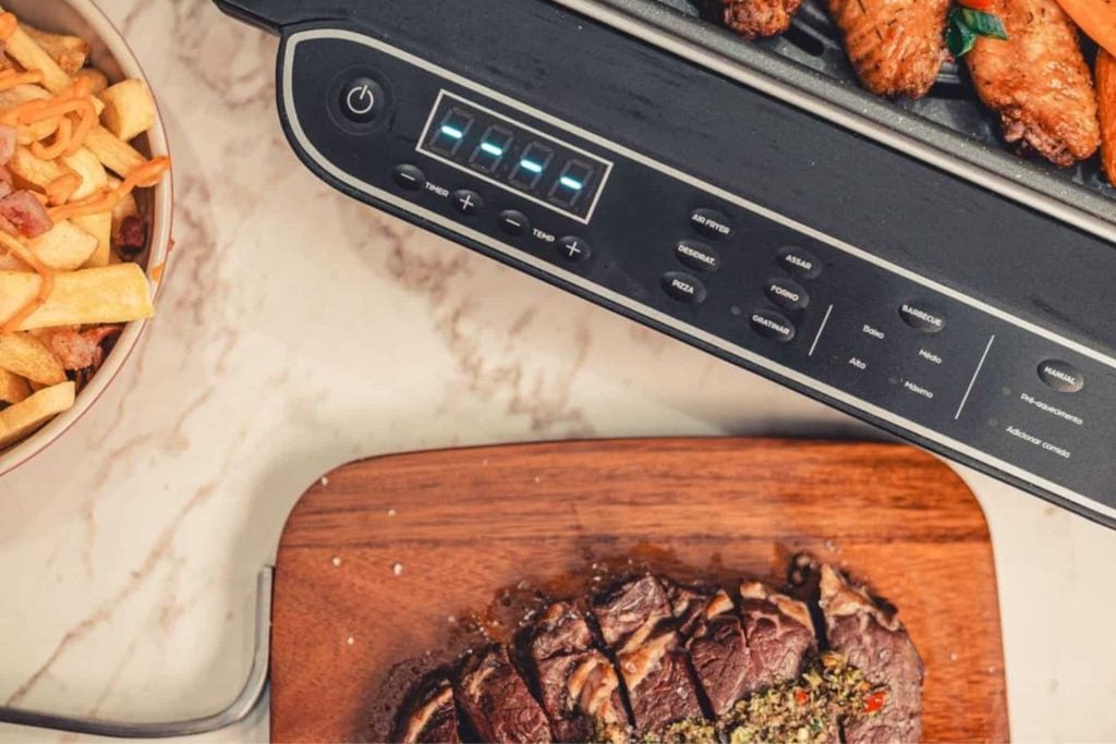 Qual a melhor fritadeira elétrica para churrasco? Conheça modelos