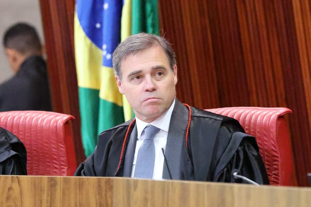 Mendonça propõe tese sobre deepfakes e deve ter maioria no TSE