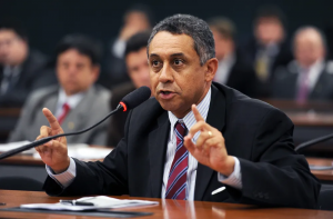 Líder do PT na Câmara pede a Hugo Motta para dar posse a Gilmar Machado