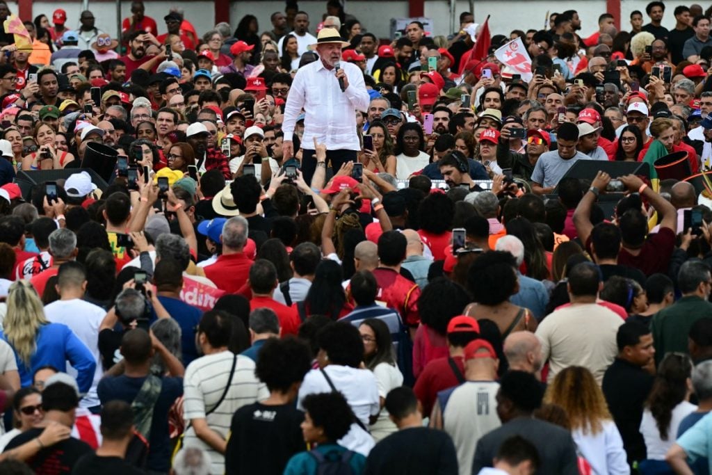 Lula promete ‘devolver o território’ ao povo do Rio de Janeiro sem ‘pirotecnia’ na segurança