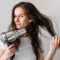 Qual o melhor jeito de usar o secador de cabelo?