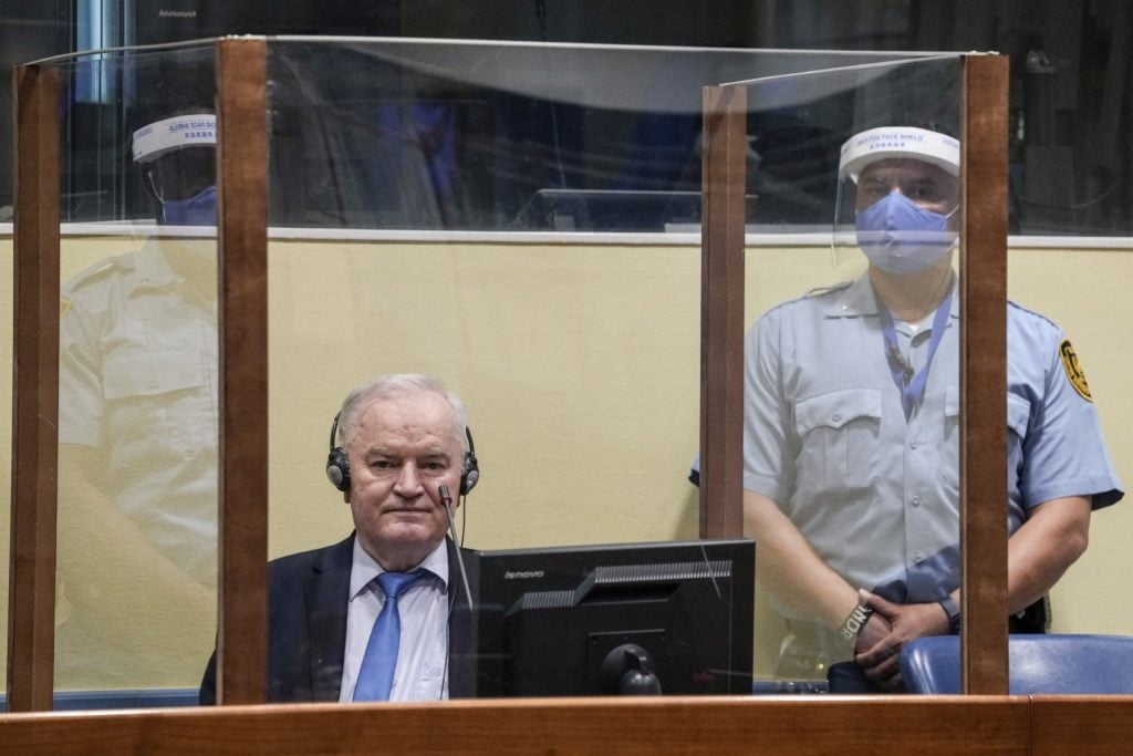 Morre Ratko Mladic, condenado por genocídio em Srebrenica