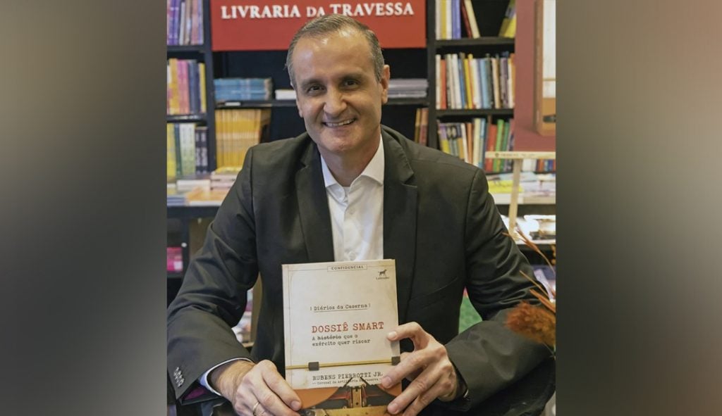 “Querem me usar como exemplo”, diz coronel condenado pela Justiça Militar por livro de ficção com críticas ao Exército
