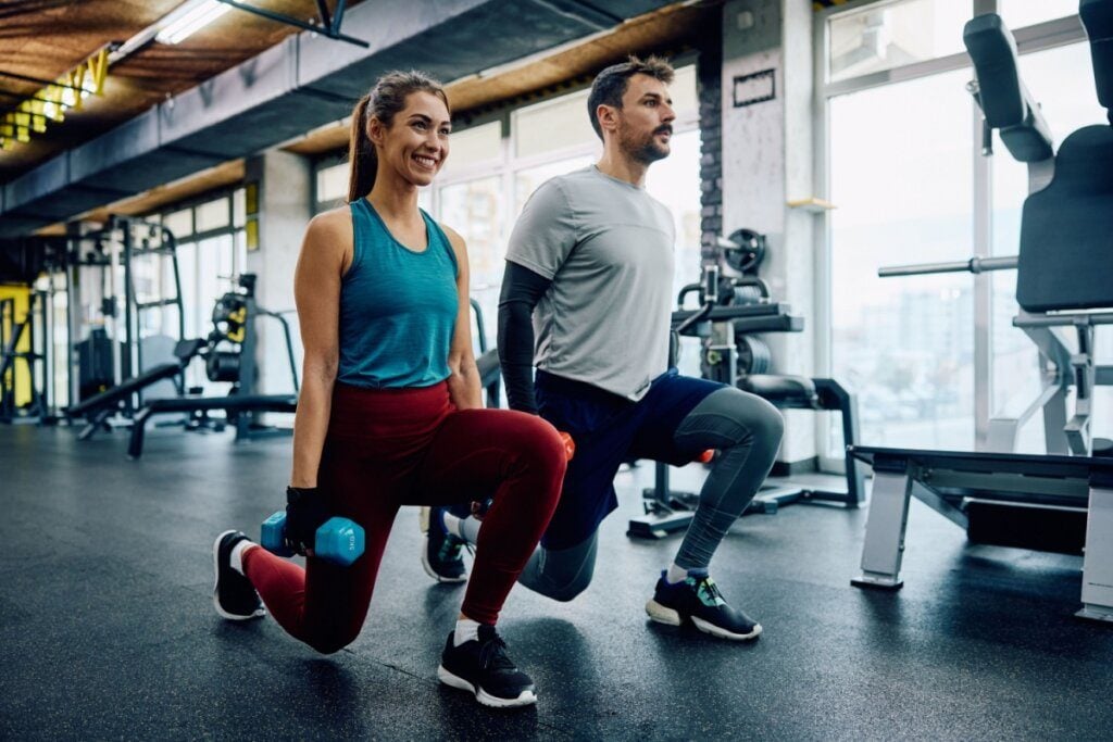 O fim do “8 ou 80”: entenda por que o treino perfeito está dando lugar ao exercício que cabe na rotina