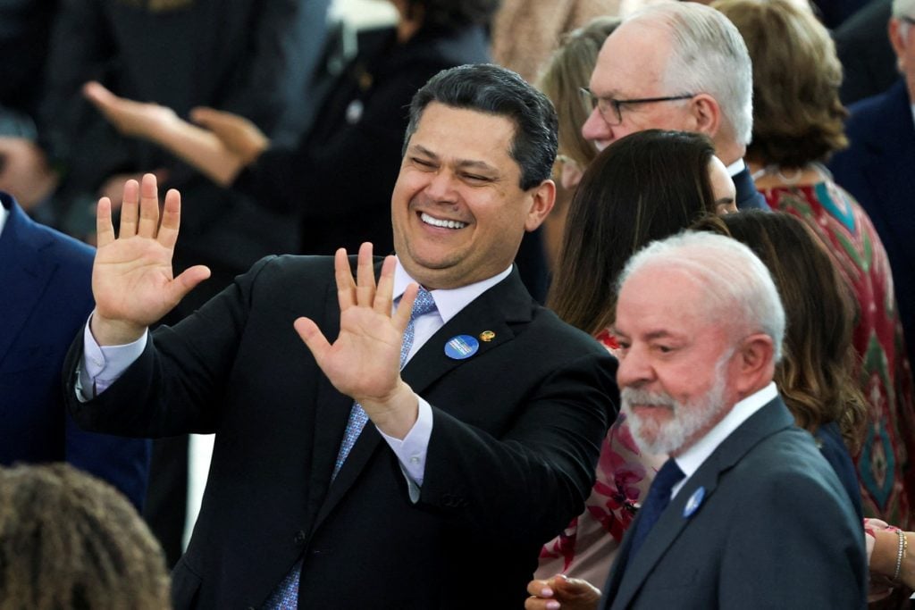 Alcolumbre escala aliados de Lula para relatar pautas prioritárias antes das eleições