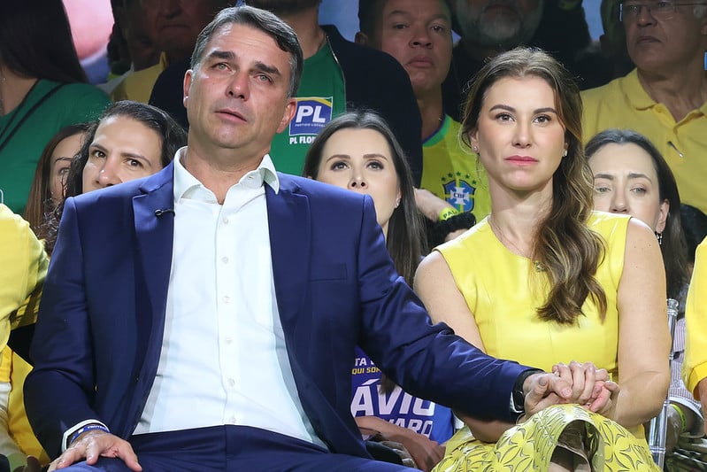 Sem espaço no Centrão, Flávio Bolsonaro mira vice mulher e mantém ofensiva até a data limite