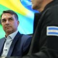 Flávio diz se inspirar em modelo de Bukele em El Salvador e afirma que Brasil ‘tem pouco preso’