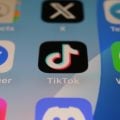 TikTok é multado no Brasil em mais de R$ 150 mi por falhas na proteção de menores