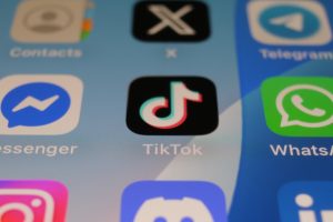TikTok é multado no Brasil em mais de R$ 150 mi por falhas na proteção de menores