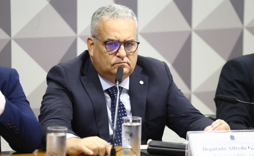 Vice de Flávio, Alfredo Gaspar pede à PGR exame de DNA após acusação de estupro