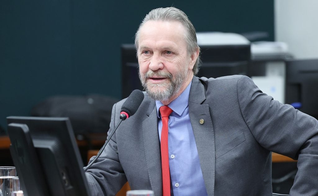 Pedro Uczai sofre AVC isquêmico e é internado em hospital no DF