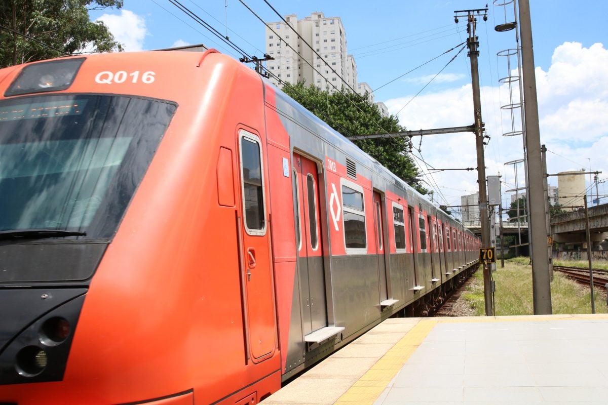 Trabalhadores da CPTM aprovam fim da greve; trens voltam a operar