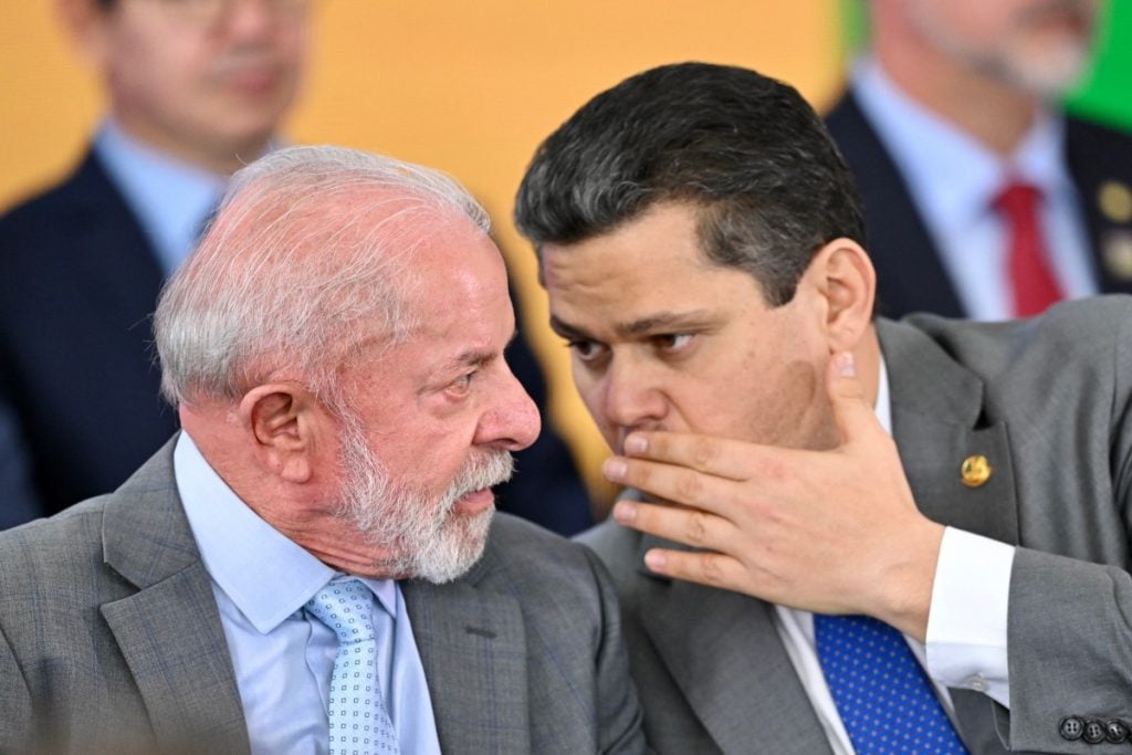 Alcolumbre atende Lula e encaminha o fim da escala 6×1 no Senado